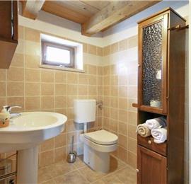 4 bedroom villa with pool near Svetvinčenat, Istria, sleeps 10
